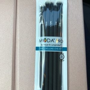 Moda Pro makeup brushes